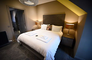 Taransay House contains comfortable Super King Size Double Beds with WIFI Internet access and sea views in Portree