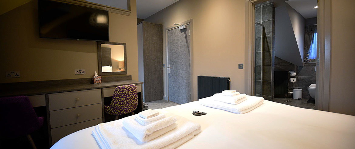 Our luxury bed and breakfast room in Portree offers WIFI Widescreen Smart TV en suite bathroom and a Super King Size Double Bed