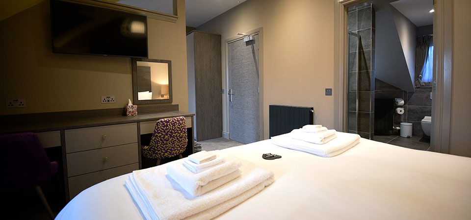 Our luxury bed and breakfast room in Portree offers WIFI Widescreen Smart TV en suite bathroom and a Super King Size Double Bed