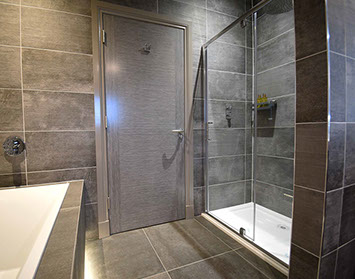 Taransay House Luxury Bed and Breakfast in Portree contains modern en suite bathrooms with powerful showers