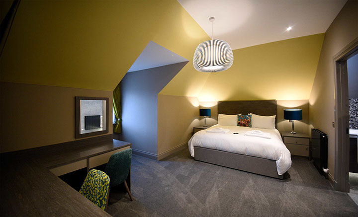 Taransay House offers spacious Super King Size Double bedrooms with en suite bathrooms