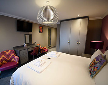 Stay in total comfort with Smart TVs WIFI internet en suite luxury rooms at Taransay House in Portree