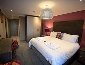 Taransay House Luxury Guest House Accommodation contains spacious rooms with Super King Size Double Beds and Widescreen TVs