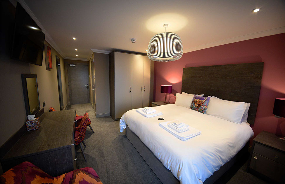 Superior King Double Bedroom En Suite with WIFI at Taransay House Bed and Breakfast