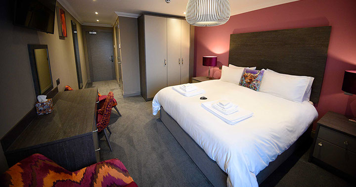 Taransay House Luxury Bed and Breakfast Accommodation in Portree with Sea views and Super King Size Double Beds