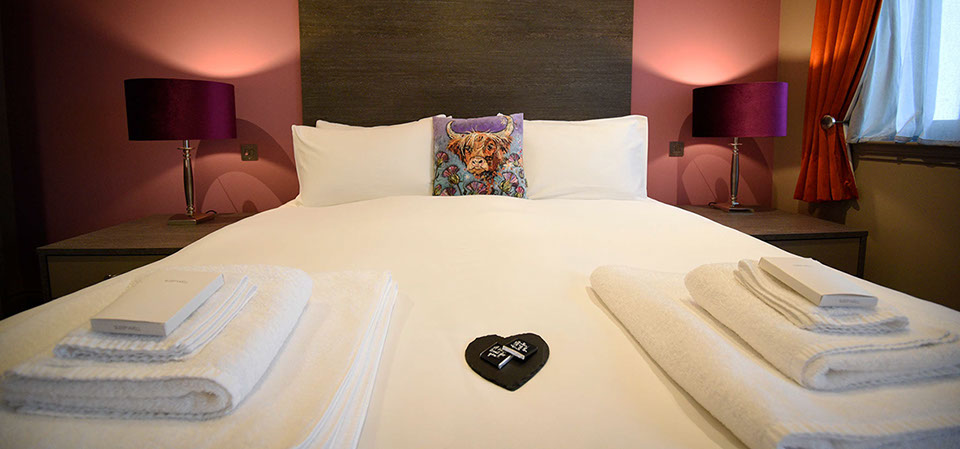 Stay in comfort at Taransay House luxury bed and breakfast accommodation in Portree with sea views