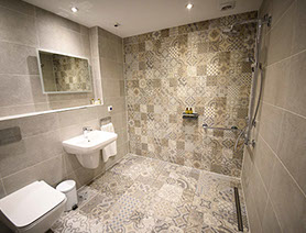 Taransay House Luxury Bed and Breakfast in Portree contains spacious modern bathrooms